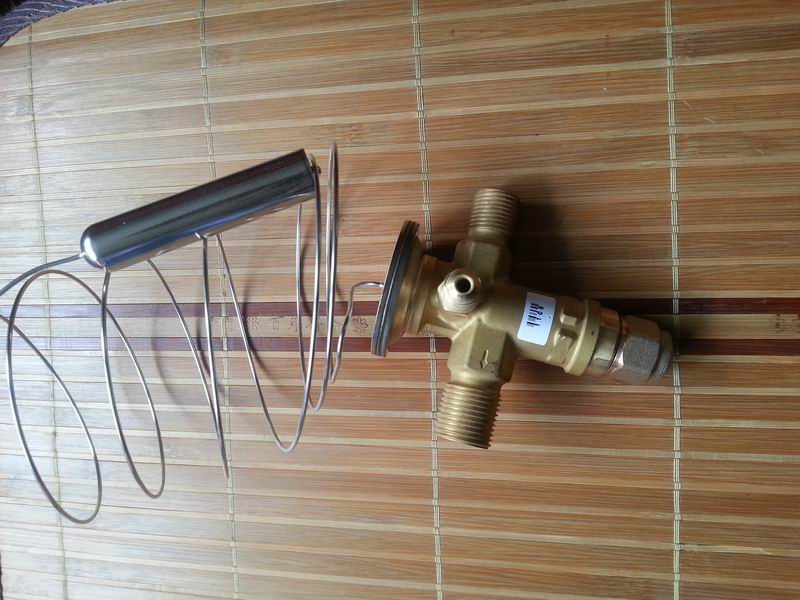 Expansion valve; threaded port