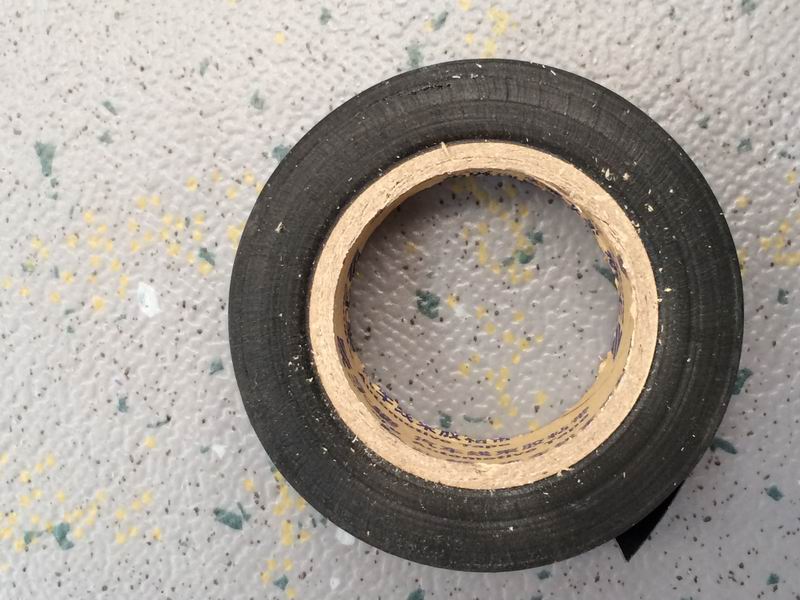 *Изоляционная клейкая лента черная.