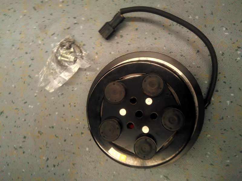 TM31-B-158 slot clutch