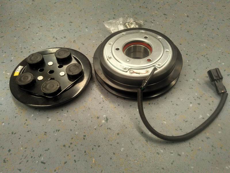 TM31-B-158 slot clutch-1