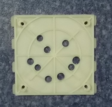 Пластиковая квадратная пластина для главного зеркала.