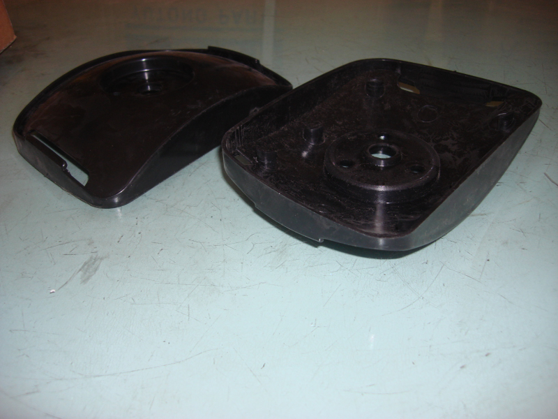 Blind spot mirror pedal under main mirror