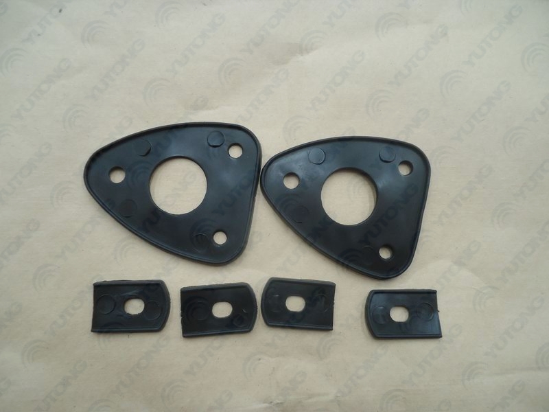 Front blind spot mirror (ZK6662DX school bus)-4