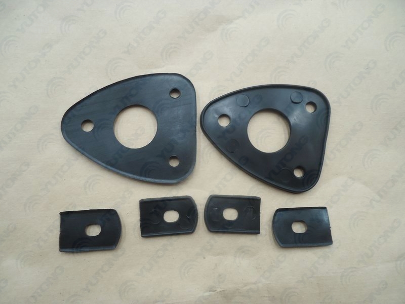 Front blind spot mirror (ZK6662DX school bus)-5