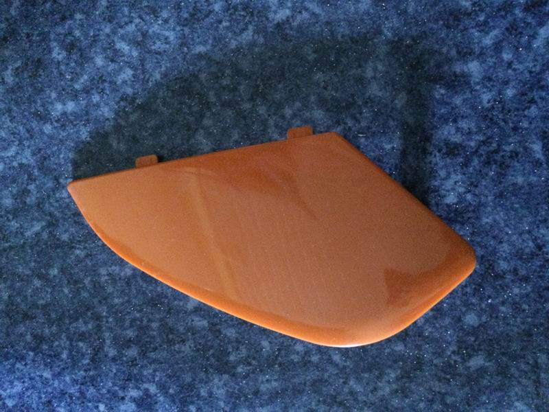 Декоративная накладка за зеркалом заднего вида слева