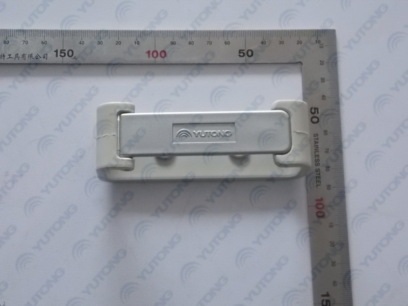 D The size of the large curtain hook is 110*35*35