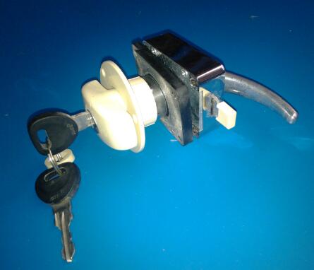 Driver locks around door