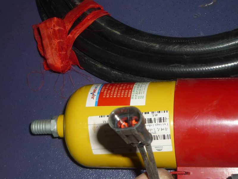 Pipeline-type fire extinguishing bomb (FFX-ACD1-GKC)-1