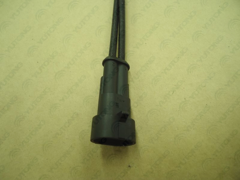 Quick plug-in initiation device