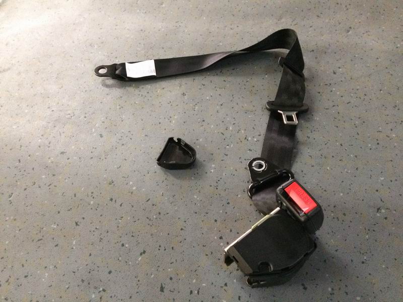 Three-point vertical roll-up black seat belt-1