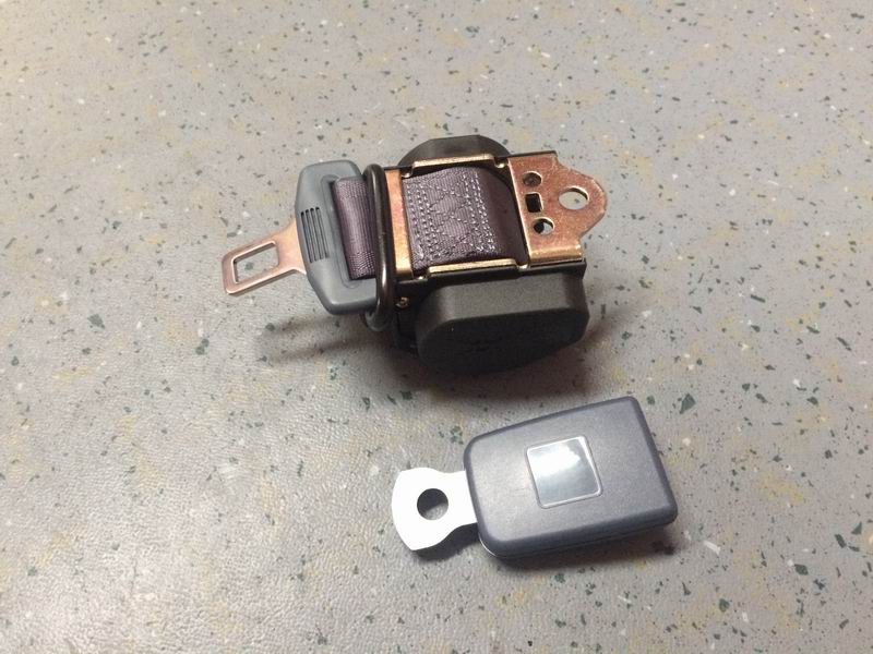 Two-point roll-up grey seat belt-with guide ring-1