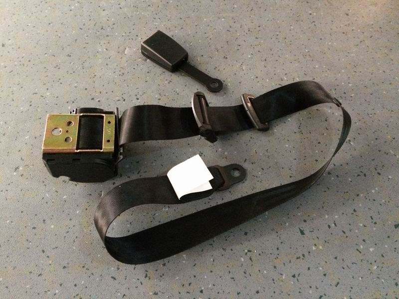 YTSQ01 (D) Driver's chair with black reel seat belt—left rudder-1