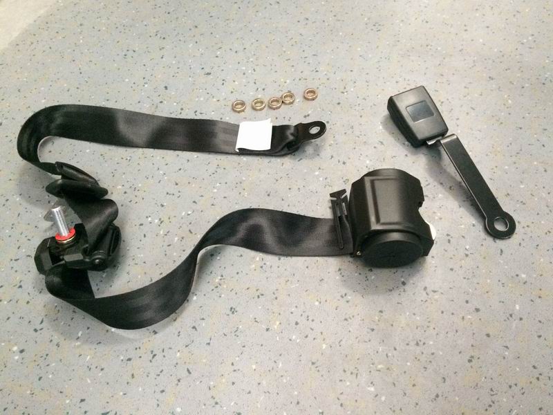 Трехточечный ремень безопасности черного цвета (шкив)-1