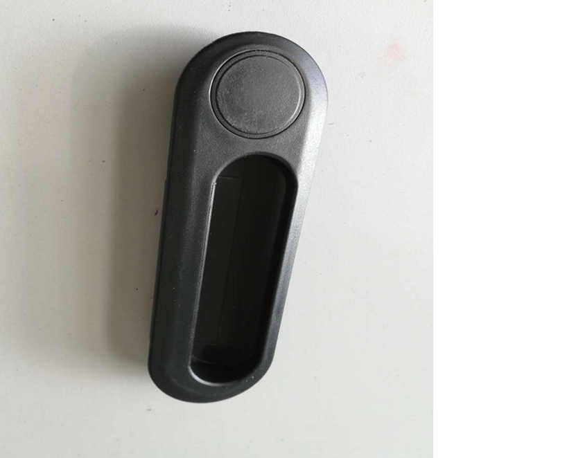 Левую руку; ключа нет