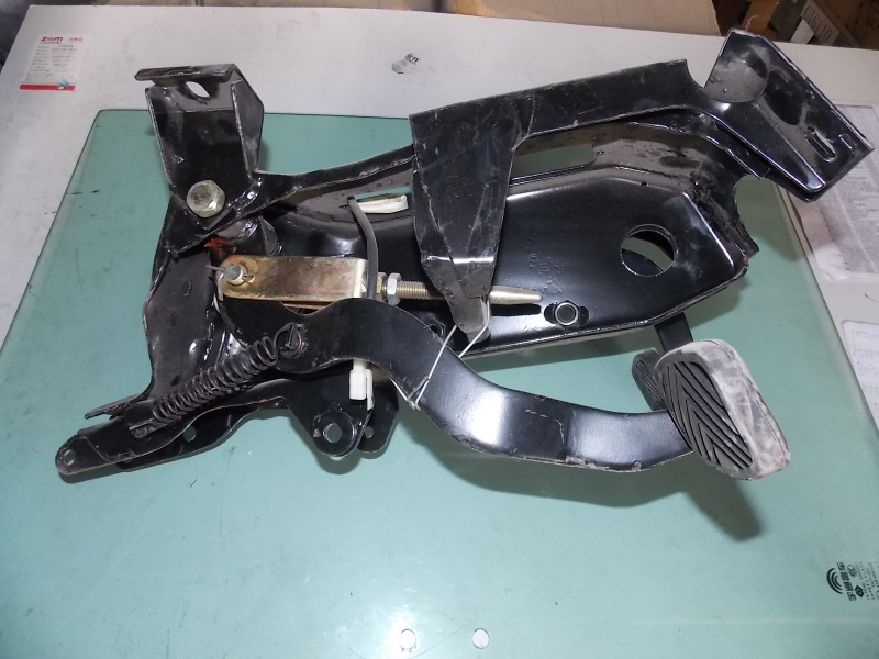 Педальный механизм в сборе (педаль тормоза)-1