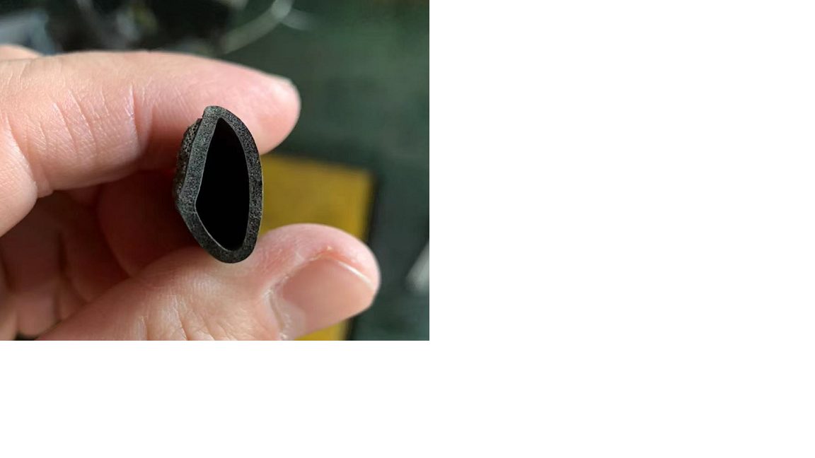 Rubber strip, hatch door upper end, ZK6121H, black-1