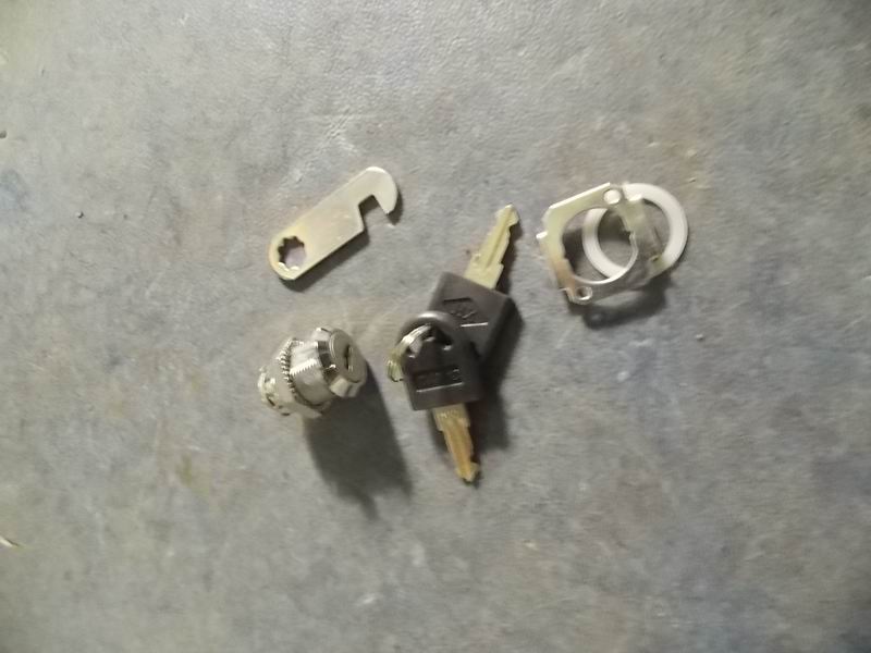 Small lock on the front decorative part of the luggage rack