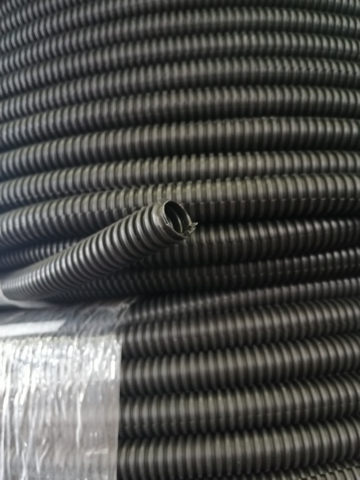 Wire harness covering tube, Φ14, opening