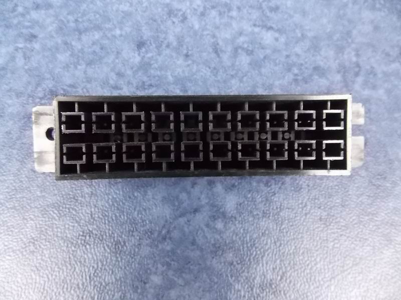 Ten-way fuse box assembly (including lid, bracket)-2