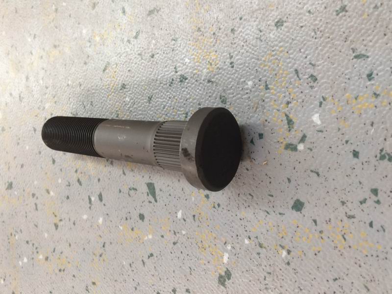 Wheel bolts, M20*1.5*105, Level 10.9, knurled