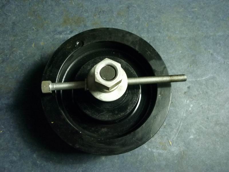 Air conditioner tightening wheel