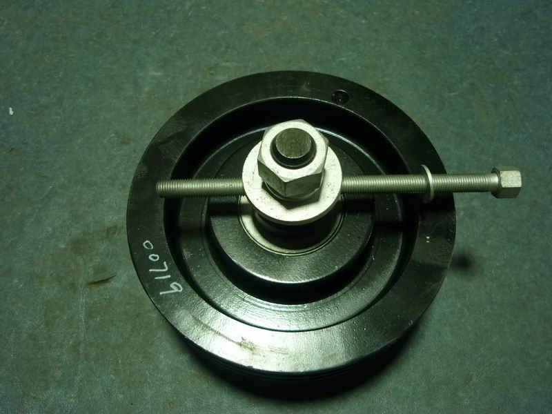 Air conditioner tightening wheel