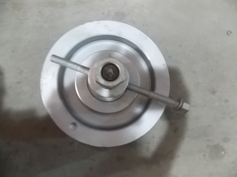 Air conditioner tightening wheel assembly